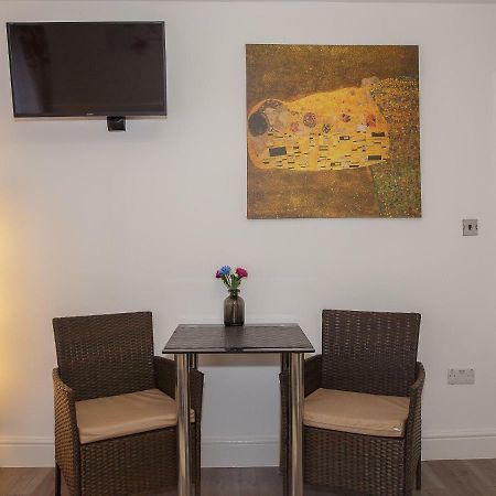 Gooseacre Rooms Harrow Bagian luar foto
