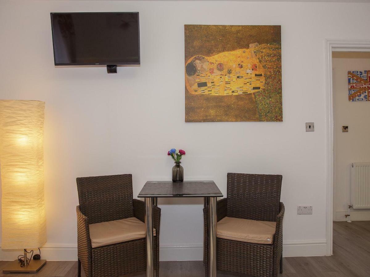 Gooseacre Rooms Harrow Bagian luar foto